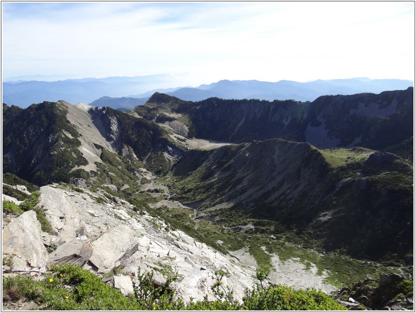 2012-07-13 07-53-41從南湖大山看上下圈谷.JPG